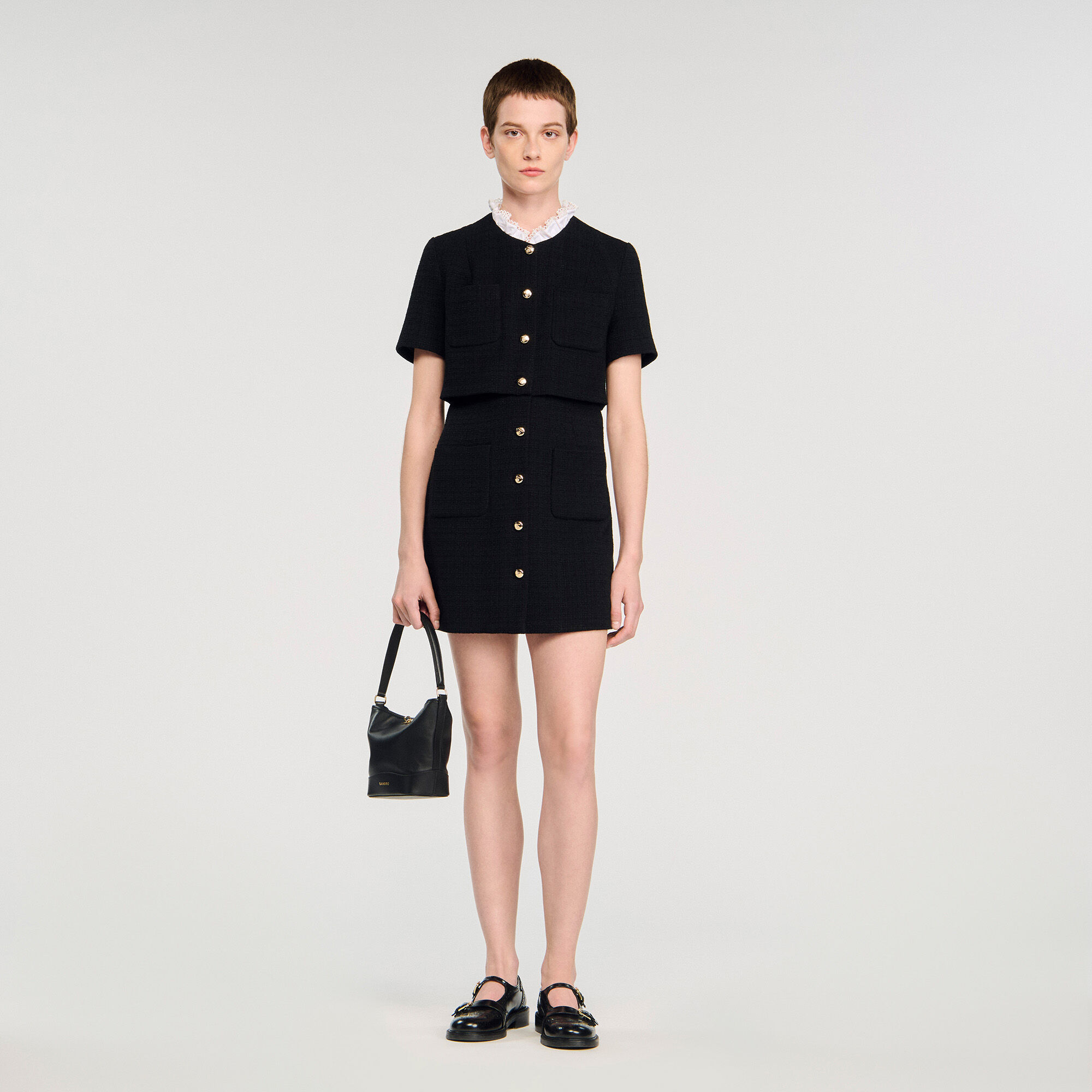 Short dress with detachable collar Short dress with detachable collar