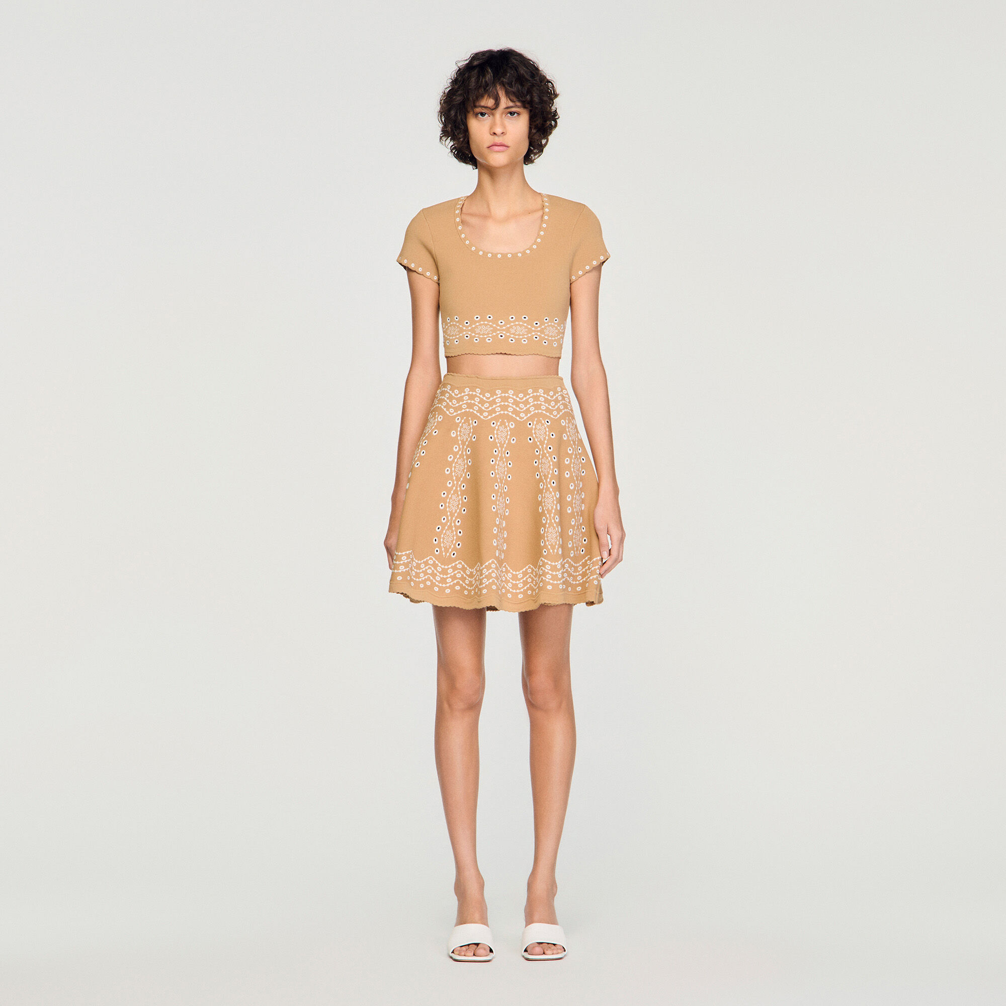 Jumper with contrast embroidery