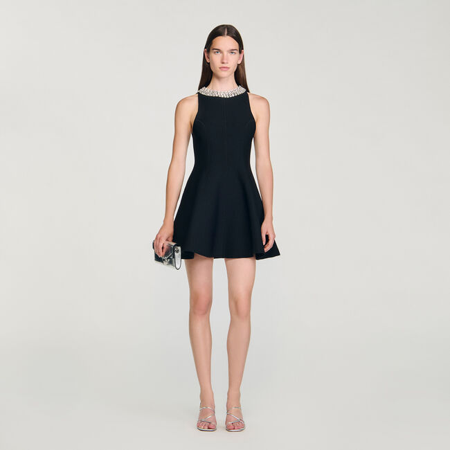 Short dress with pearl collar