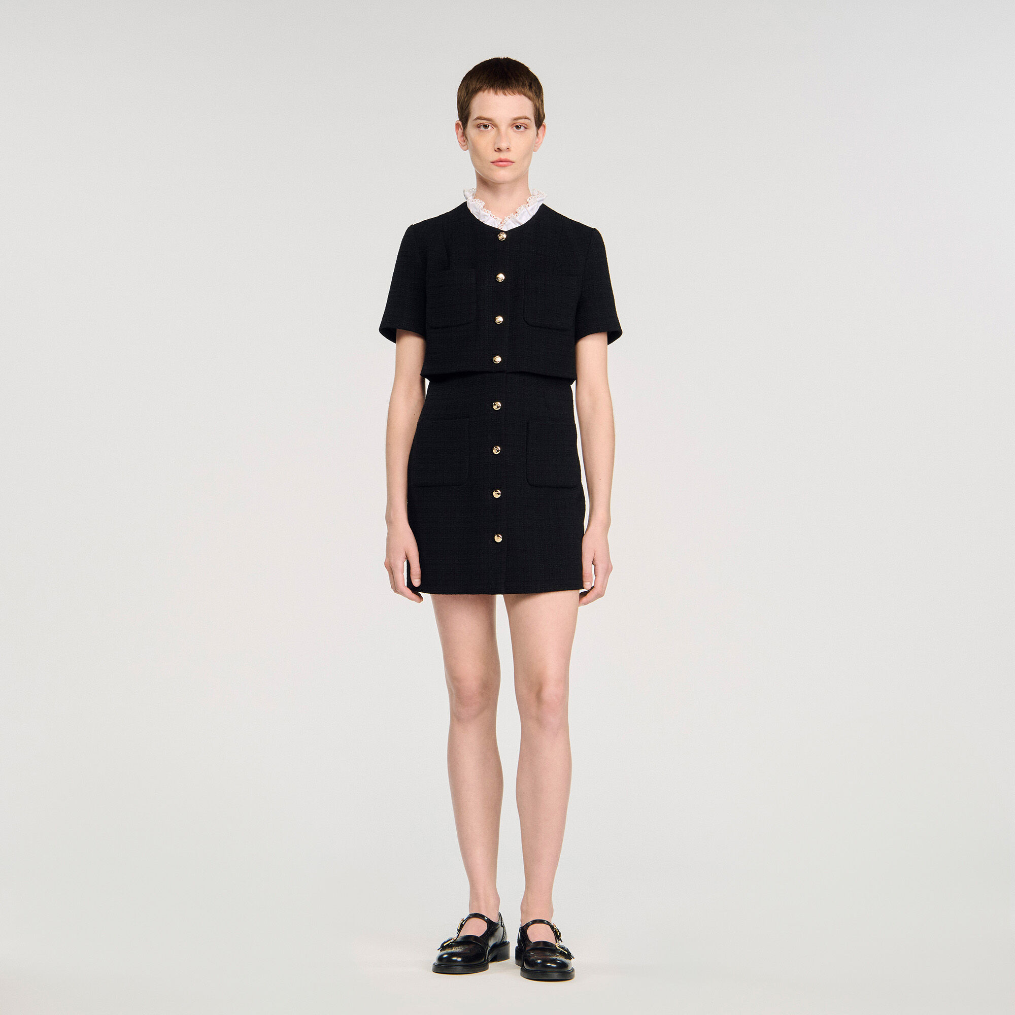 Short dress with detachable collar Short dress with detachable collar
