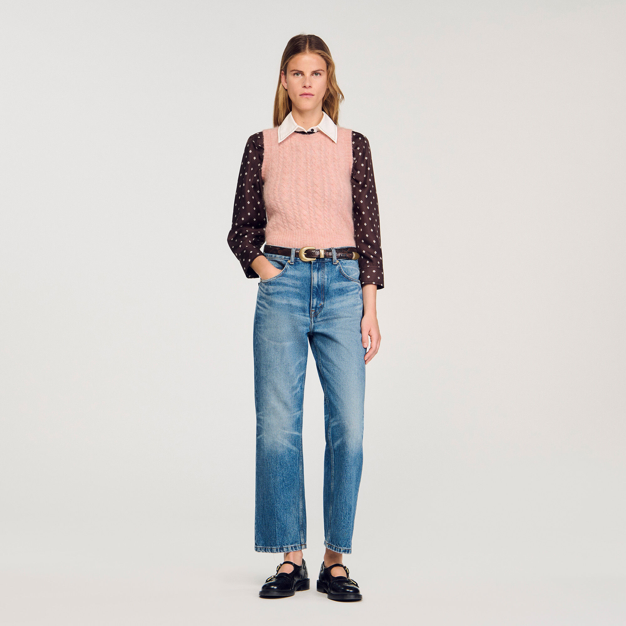 Sleeveless cable knit sweater