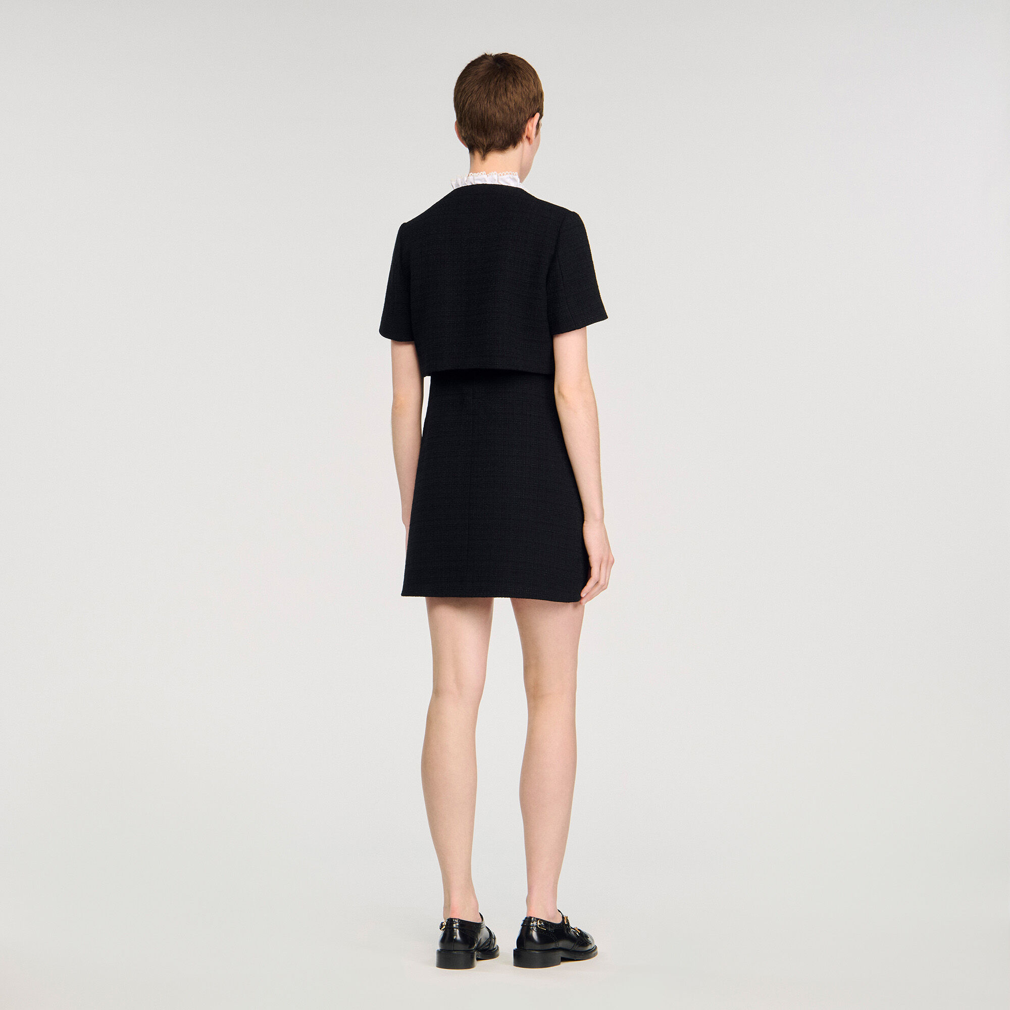 Short dress with detachable collar Short dress with detachable collar