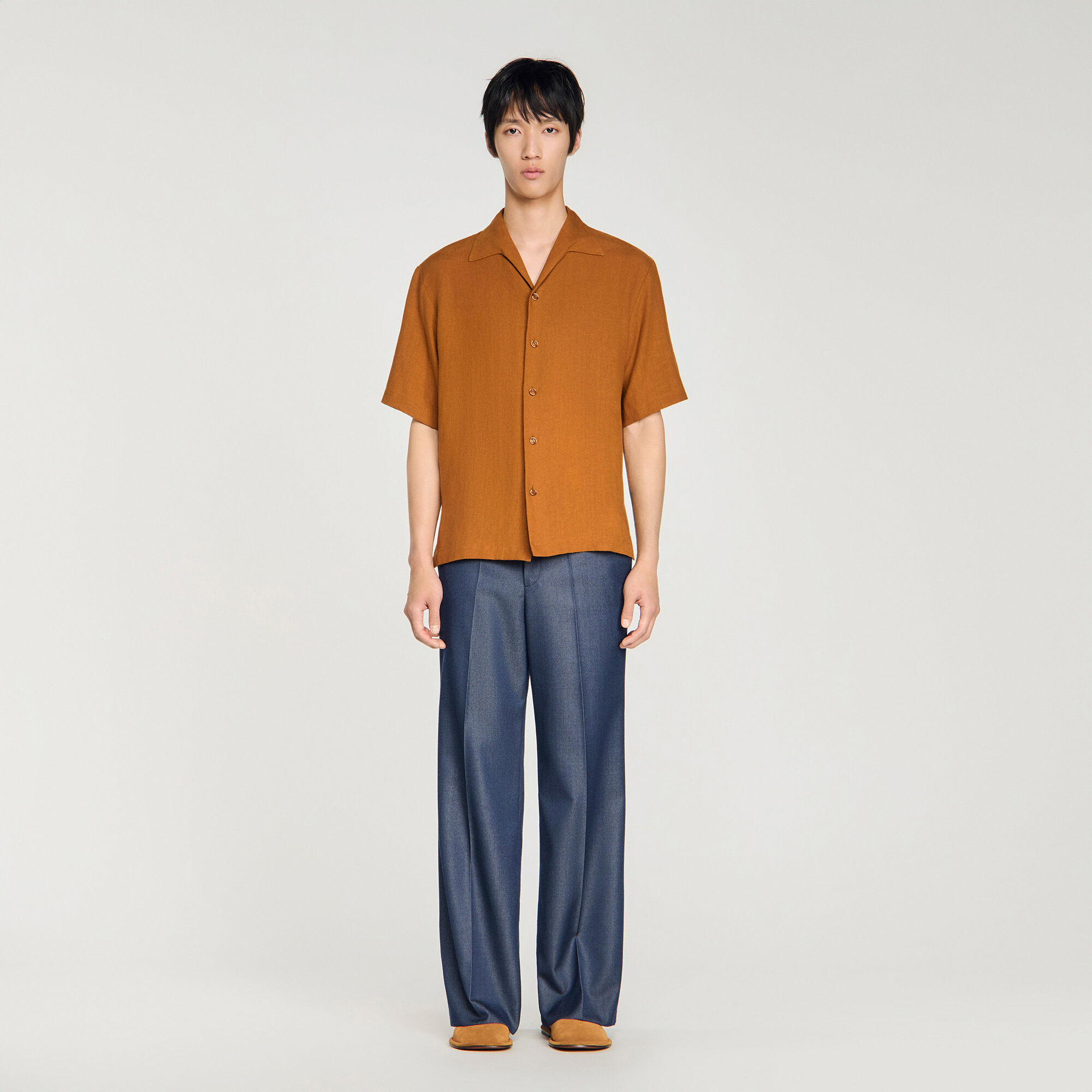 Linen shirt with shark collar