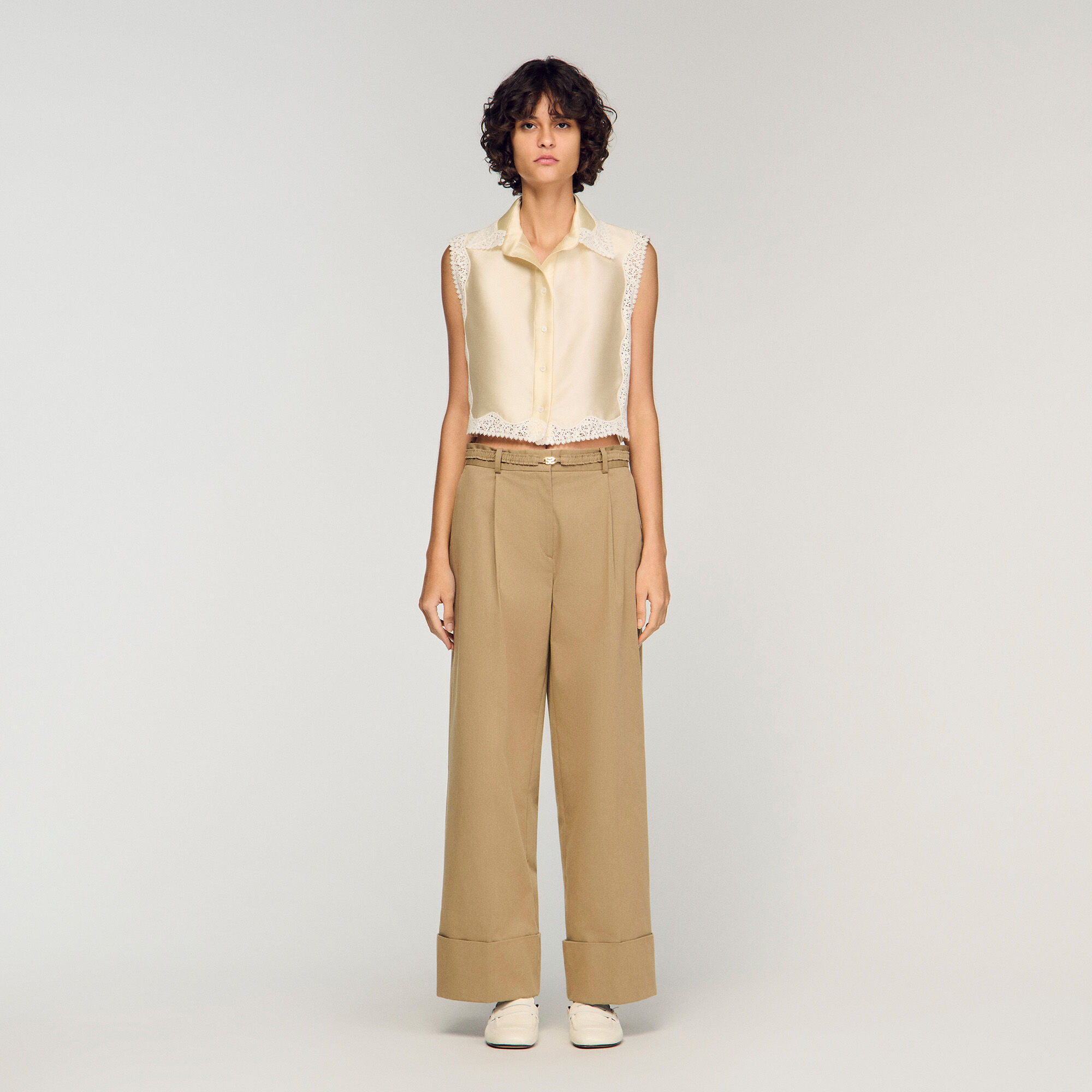 Cropped shirt with lace detail