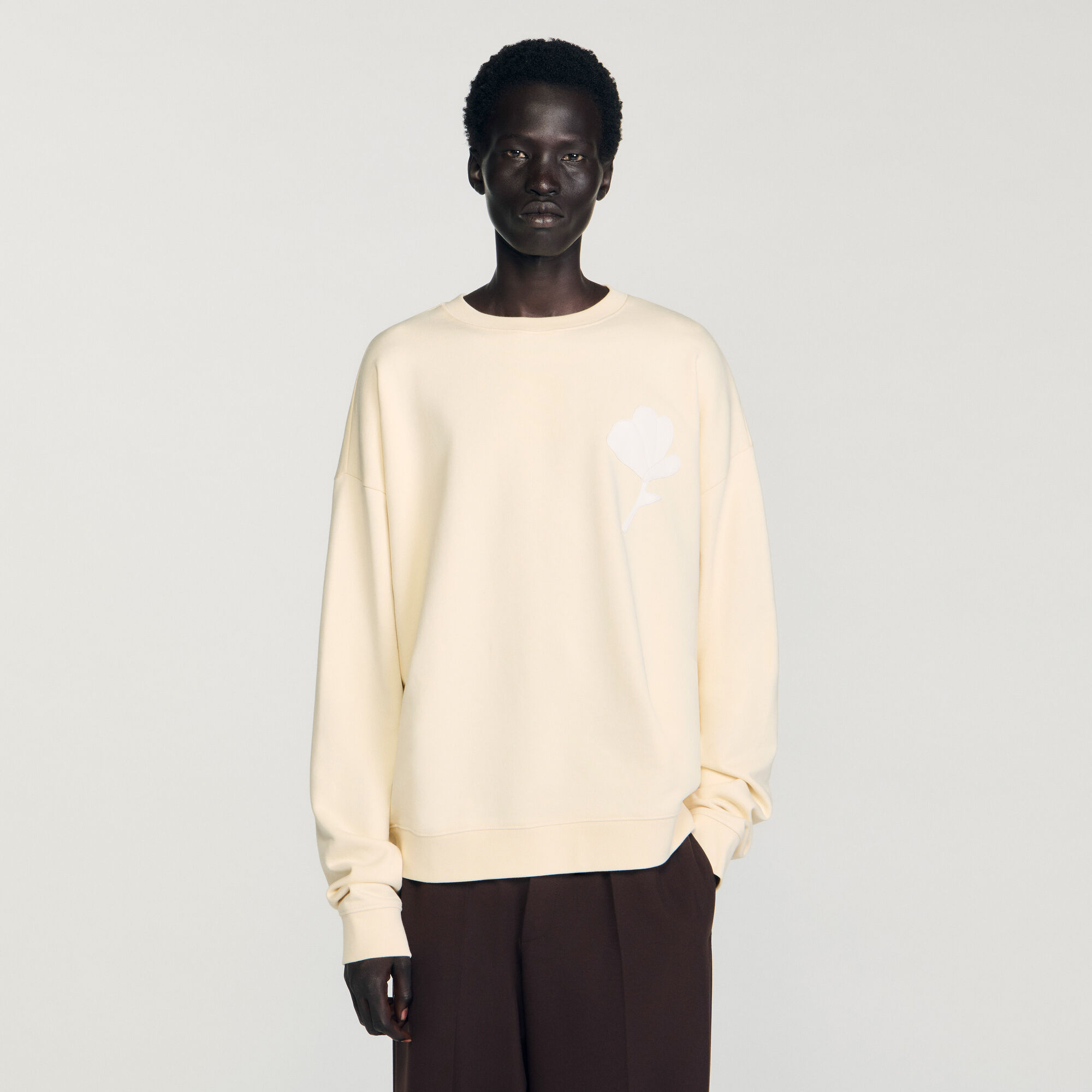 Sweatshirt with flower patch