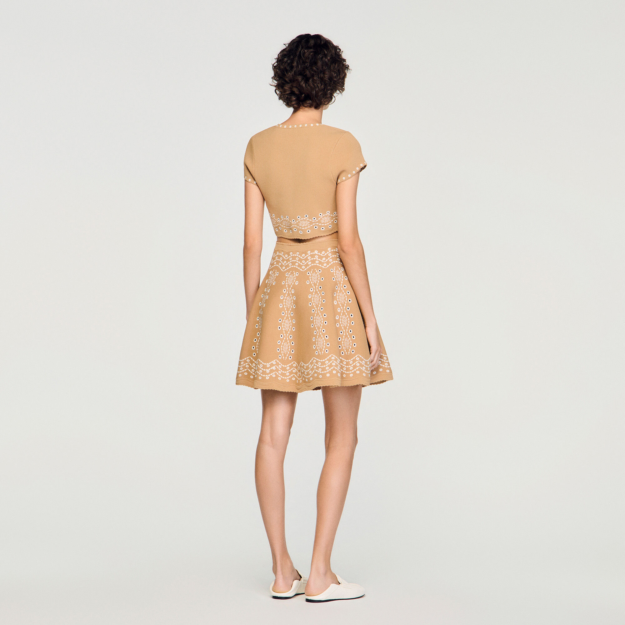 Short skirt with scarf embroidery