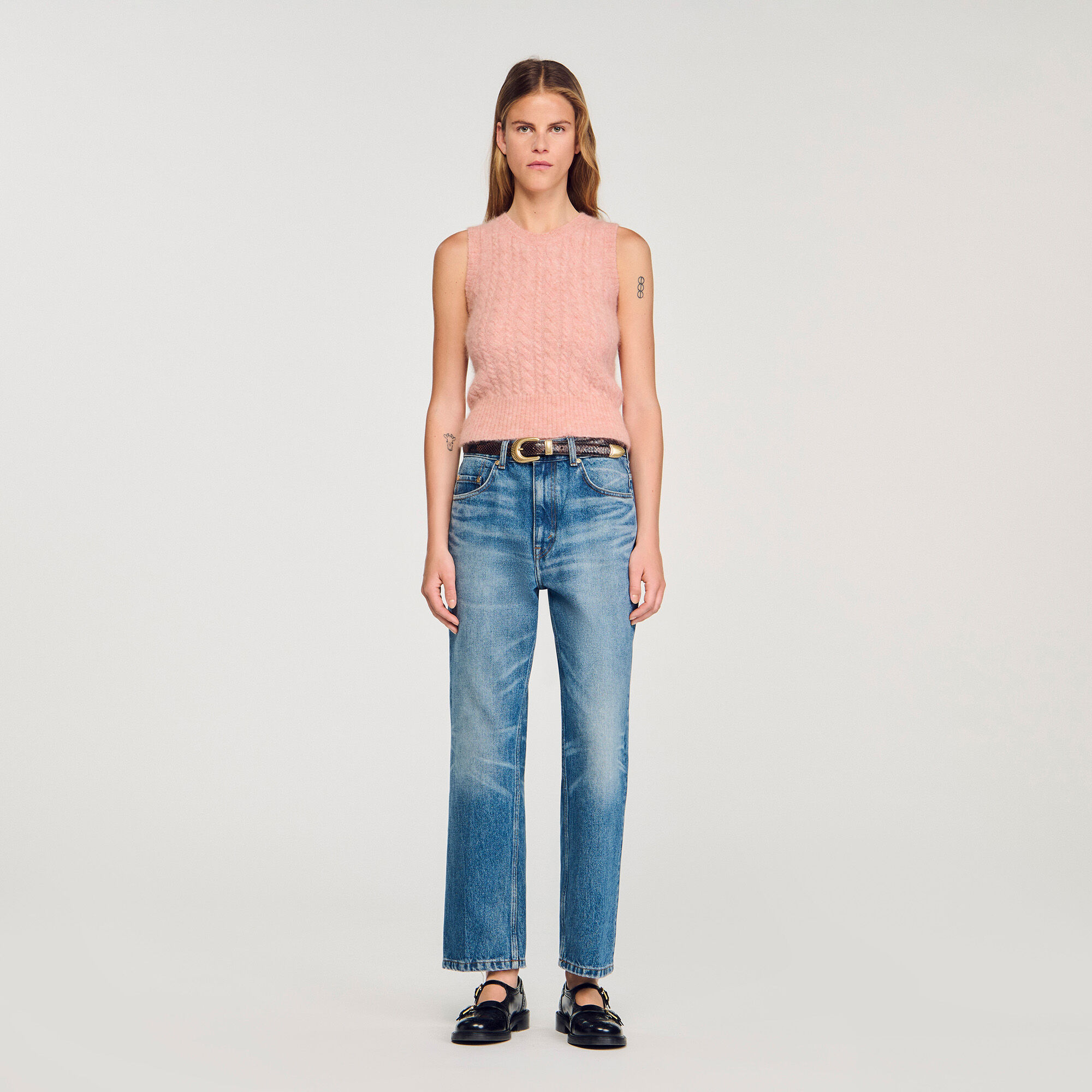 Sleeveless cable knit sweater