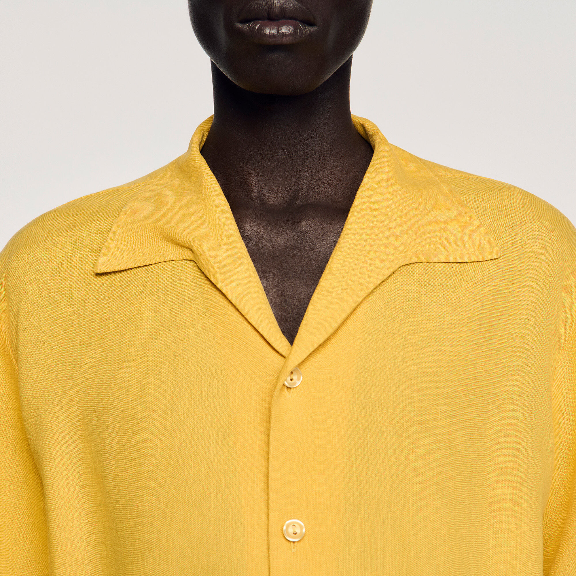 Linen shirt with shark collar