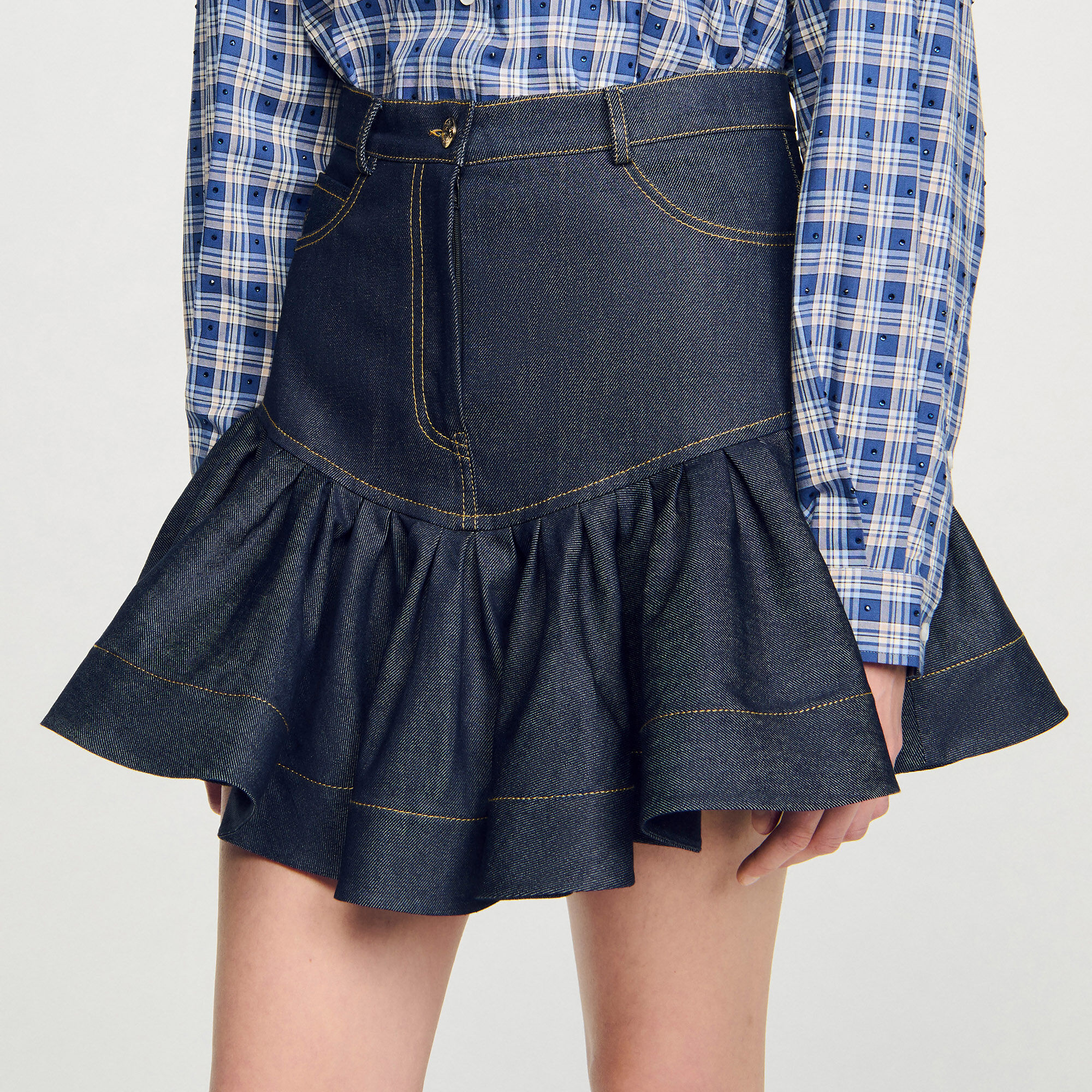Short denim ruffled skirt